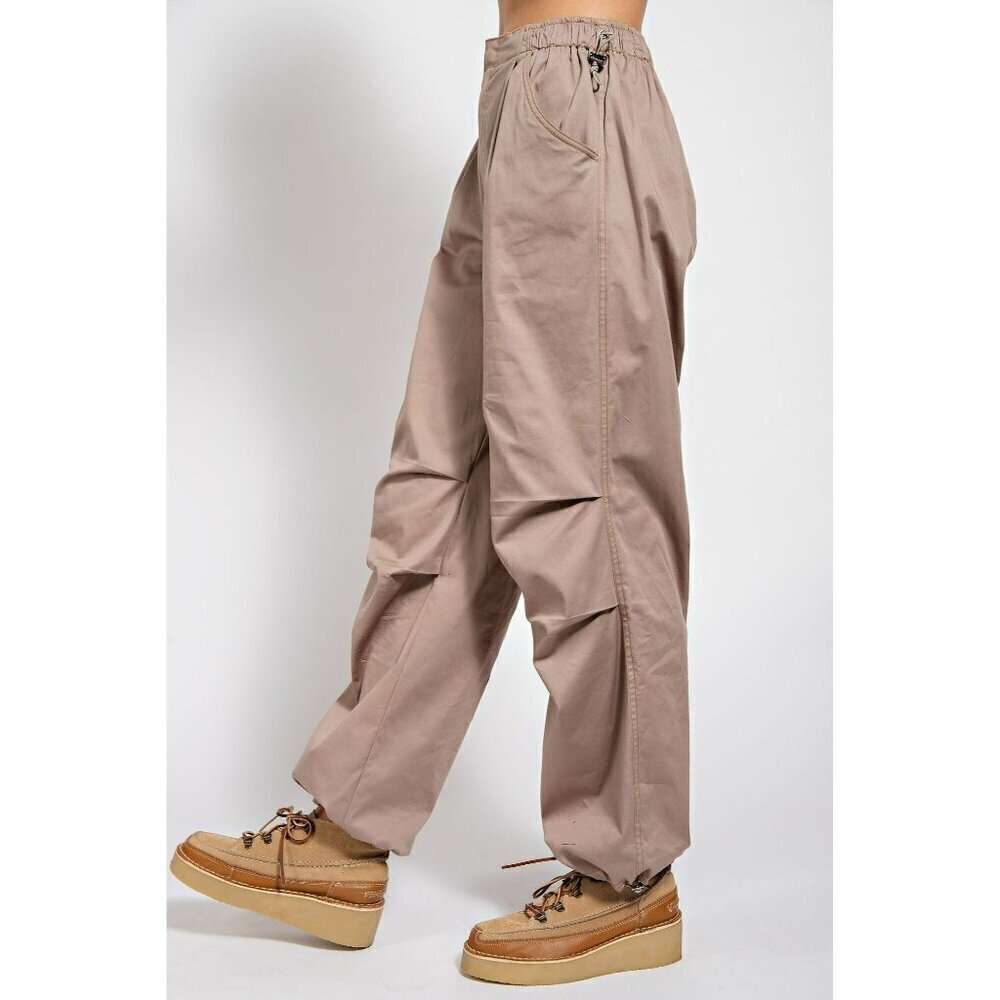 Hot Shot 90's Toggle Cargo Pants in Mushroom - Picture 4 of 5